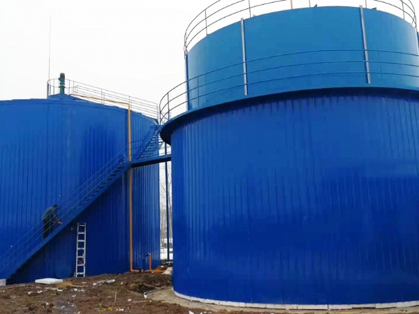 建好后的發酵罐和濕式氣柜